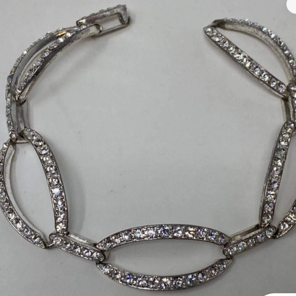 Elegant Silver Bracelet with Sparkling Accents